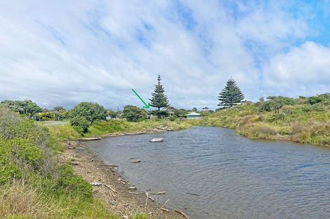Photo of property in 1a Field Way, Waikanae Beach, Waikanae, 5036