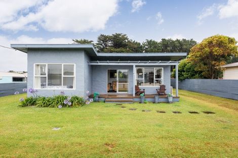 Photo of property in 62 Nash Parade, Foxton Beach, Foxton, 4815
