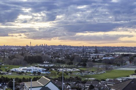 Photo of property in 22 Mccahill Views, Botany Downs, Auckland, 2010