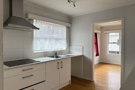 Photo of property in 16 Buscomb Avenue, Henderson, Auckland, 0610