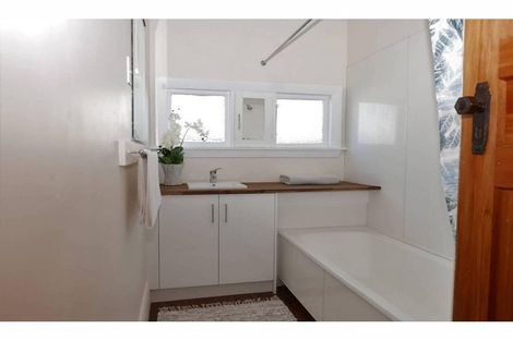 Photo of property in 8 Freyberg Avenue, Riccarton, Christchurch, 8011