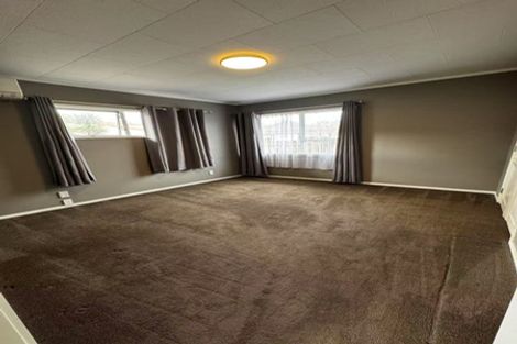 Photo of property in 85 Santiago Crescent, Unsworth Heights, Auckland, 0632