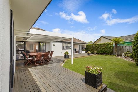 Photo of property in 25 Suncrest Drive, West Harbour, Auckland, 0618