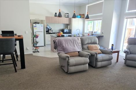 Photo of property in 9 Madeira Close, Whitby, Porirua, 5024