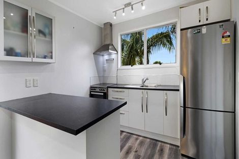 Photo of property in 62 Gallony Avenue, Massey, Auckland, 0614