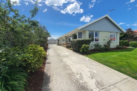 Photo of property in 150 Queenspark Drive, Parklands, Christchurch, 8083