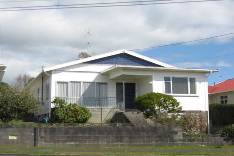 Photo of property in 44 Waiwaka Terrace, Strandon, New Plymouth, 4312