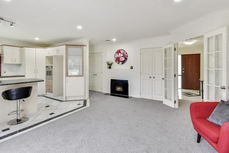 Photo of property in 70 Mt Lebanon Crescent, The Gardens, Auckland, 2105