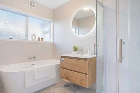 Photo of property in 1/17 Jellicoe Road, Murrays Bay, Auckland, 0630