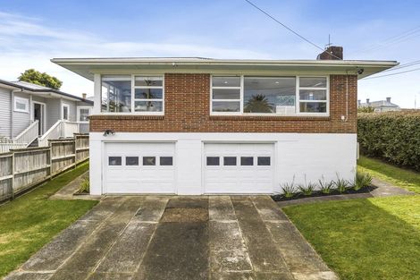 Photo of property in 28 Richmond Avenue, Northcote Point, Auckland, 0627