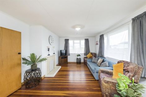 Photo of property in 9 Holland Crescent, Bulls, 4818