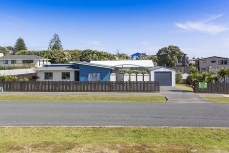 Photo of property in 25 Sunset Drive, Baylys Beach, Dargaville, 0377