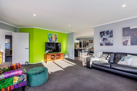 Photo of property in 7 Austin Reid Avenue, Carterton, 5713