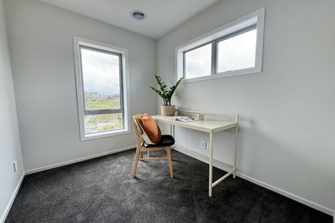 Photo of property in 9 Pine Hill Rise, Glenside, Wellington, 6037