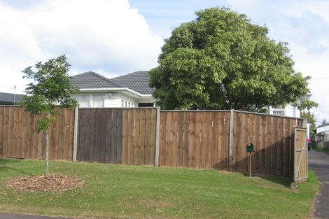 Photo of property in 50 Taipari Road, Te Atatu Peninsula, Auckland, 0610