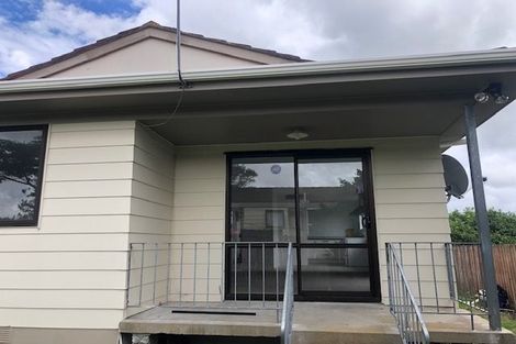 Photo of property in 2/8 Blackgate Place, Weymouth, Auckland, 2103