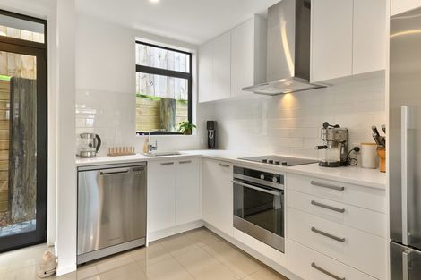 Photo of property in 13/15 Chivalry Road, Glenfield, Auckland, 0629