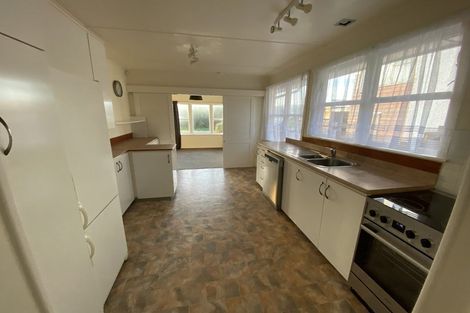 Photo of property in 121 Breaker Bay Road, Breaker Bay, Wellington, 6022
