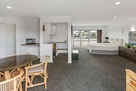 Photo of property in 1197 Papamoa Beach Road, Papamoa Beach, Papamoa, 3118