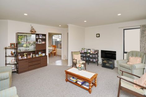 Photo of property in 14 Royal Park Drive, Parklands, Christchurch, 8083