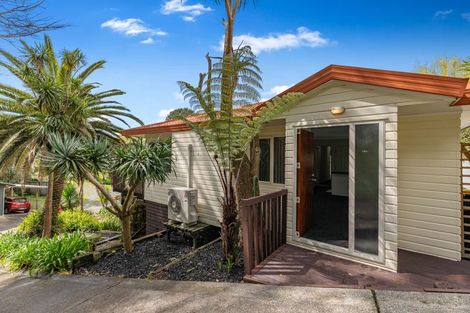 Photo of property in 58h Sunnyside Road, Sunnyvale, Auckland, 0612