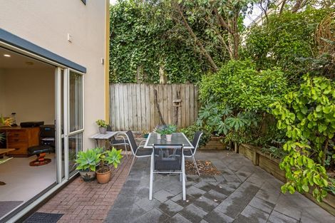 Photo of property in Lakeview Terrace, 1/14 Ambrico Place, New Lynn, Auckland, 0600