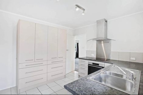 Photo of property in 2/14 Ellice Road, Totara Vale, Auckland, 0629