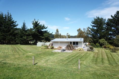 Photo of property in 545 Whakatomotomo Road, Pirinoa, Featherston, 5772