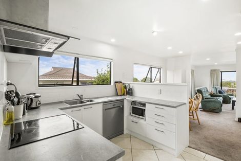 Photo of property in 3 Trevone Place, Forrest Hill, Auckland, 0620