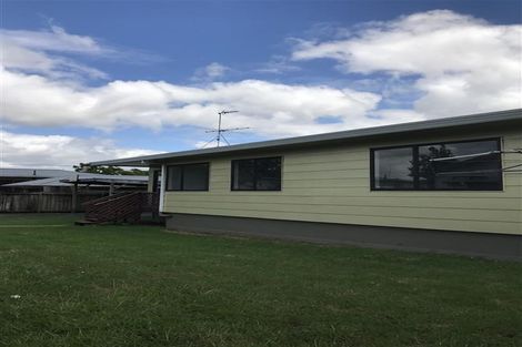 Photo of property in 2/12 Cambridge Road, Manurewa, Auckland, 2102