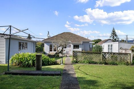 Photo of property in 361 Oxford Street, Levin, 5510
