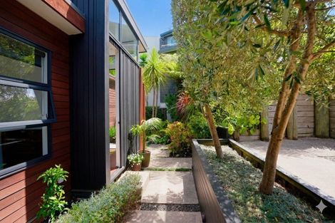 Photo of property in 1/11 Pullum Street, Birkenhead, Auckland, 0626