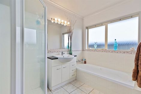 Photo of property in 19 Thoroughbred Place, Papamoa Beach, Papamoa, 3118