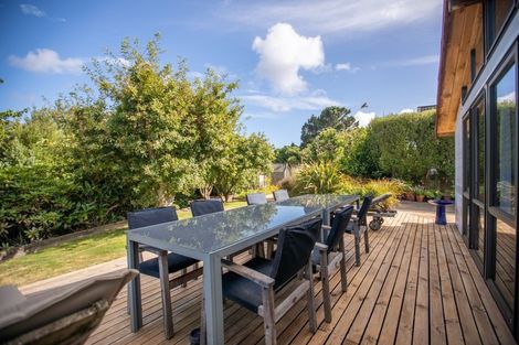 Photo of property in 31a Ranui Terrace, Tawa, Wellington, 5028