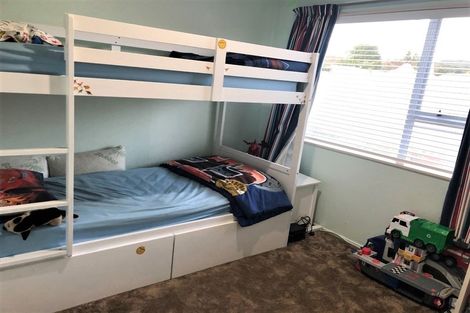 Photo of property in 25 Meadowvale Rise, Titirangi, Auckland, 0604