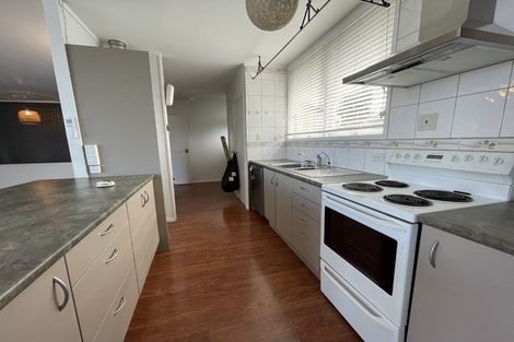 Photo of property in 13 Rickards Place, New Lynn, Auckland, 0600