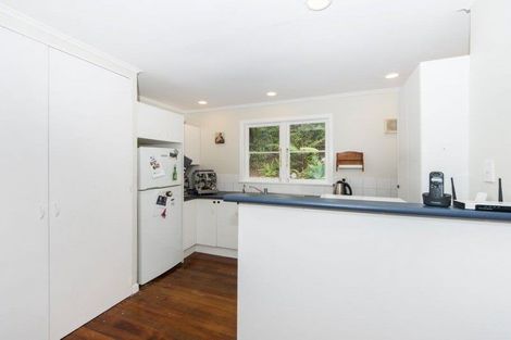 Photo of property in 96 Manuka Road, Bayview, Auckland, 0629