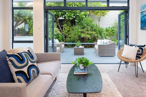 Photo of property in 21a Ridge Road, Waiake, Auckland, 0630