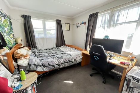 Photo of property in 660 Featherston Street, Roslyn, Palmerston North, 4414
