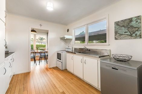 Photo of property in 11 Kashmir Road, Glen Eden, Auckland, 0602