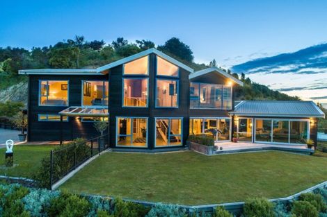 Photo of property in 8 City Heights, Maitai, Nelson, 7010