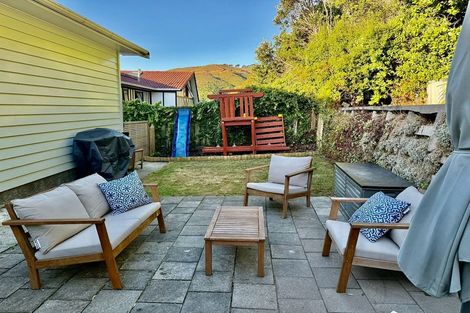 Photo of property in 43 Woodman Drive, Tawa, Wellington, 5028