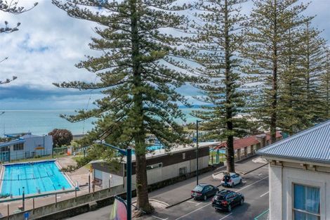 Photo of property in 25 Marine Parade, Bluff Hill, Napier, 4110