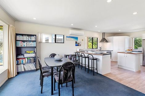 Photo of property in 2 Whitianga View, Paremata, Porirua, 5024