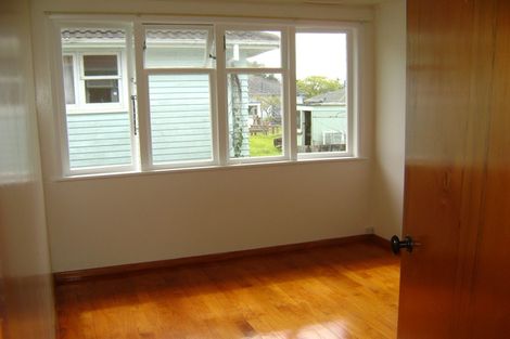 Photo of property in 73 Greenslade Crescent, Northcote, Auckland, 0627
