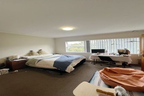 Photo of property in 12 Holdaway Avenue, Northcote, Auckland, 0627