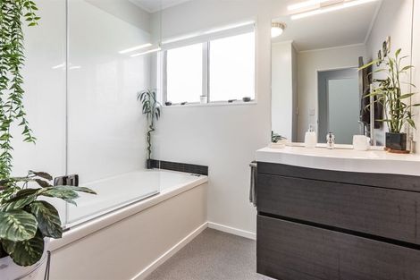 Photo of property in 17 Carvel Lane, Whitby, Porirua, 5024