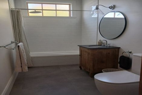 Photo of property in 129 Chaucer Road, Hospital Hill, Napier, 4110