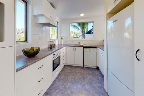 Photo of property in 1/10a Commodore Parry Road, Castor Bay, Auckland, 0620