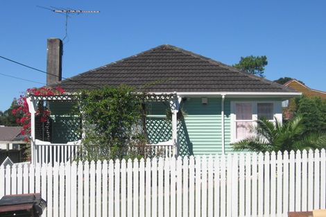 Photo of property in 1/13 Kuaka Place, New Lynn, Auckland, 0600